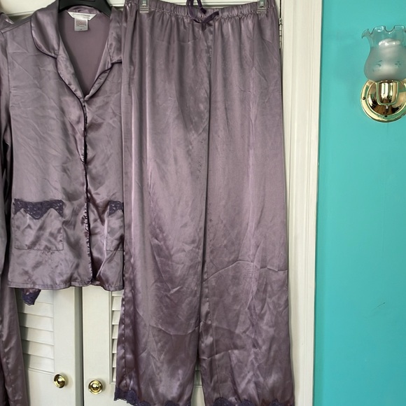 Three piece size medium purple satin pajamas set. - Picture 5 of 14
